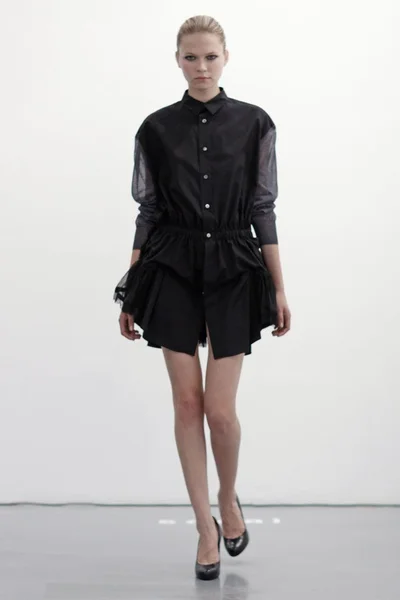 Look 16
